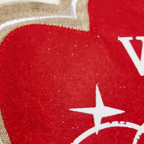 20" X 16" Red Felt Burlap Wall Hanger Lightweight Christmas Peace Joy Love w/Bow - Picture 4 of 9